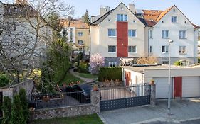 Apartmán 2+kk, 50 m2 v klidné lokalitě. 10 min od centra Prahy.